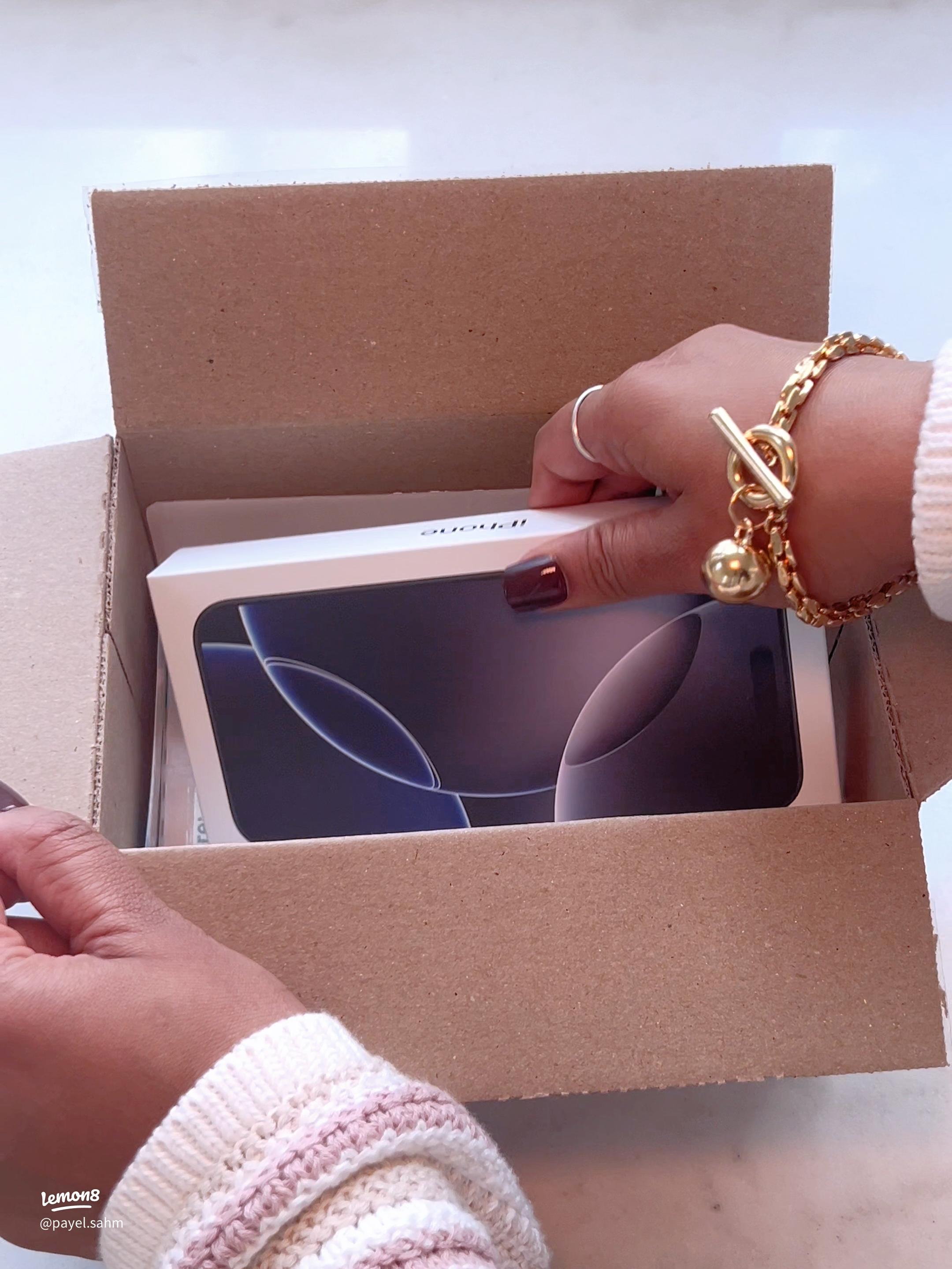 Usuário feliz com iPhone